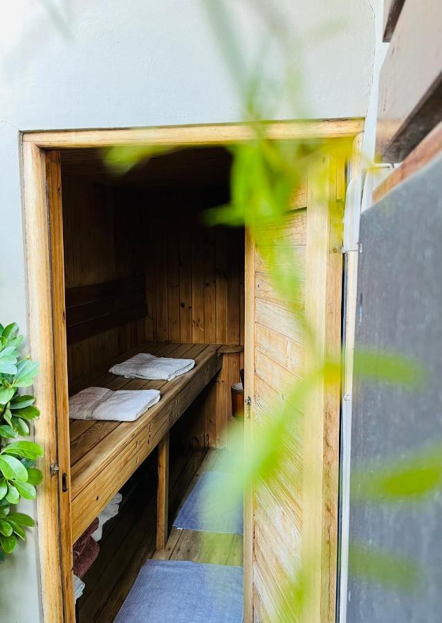 Art-Inspired Bedroom Close To Cbd Mossel Bay Exterior photo