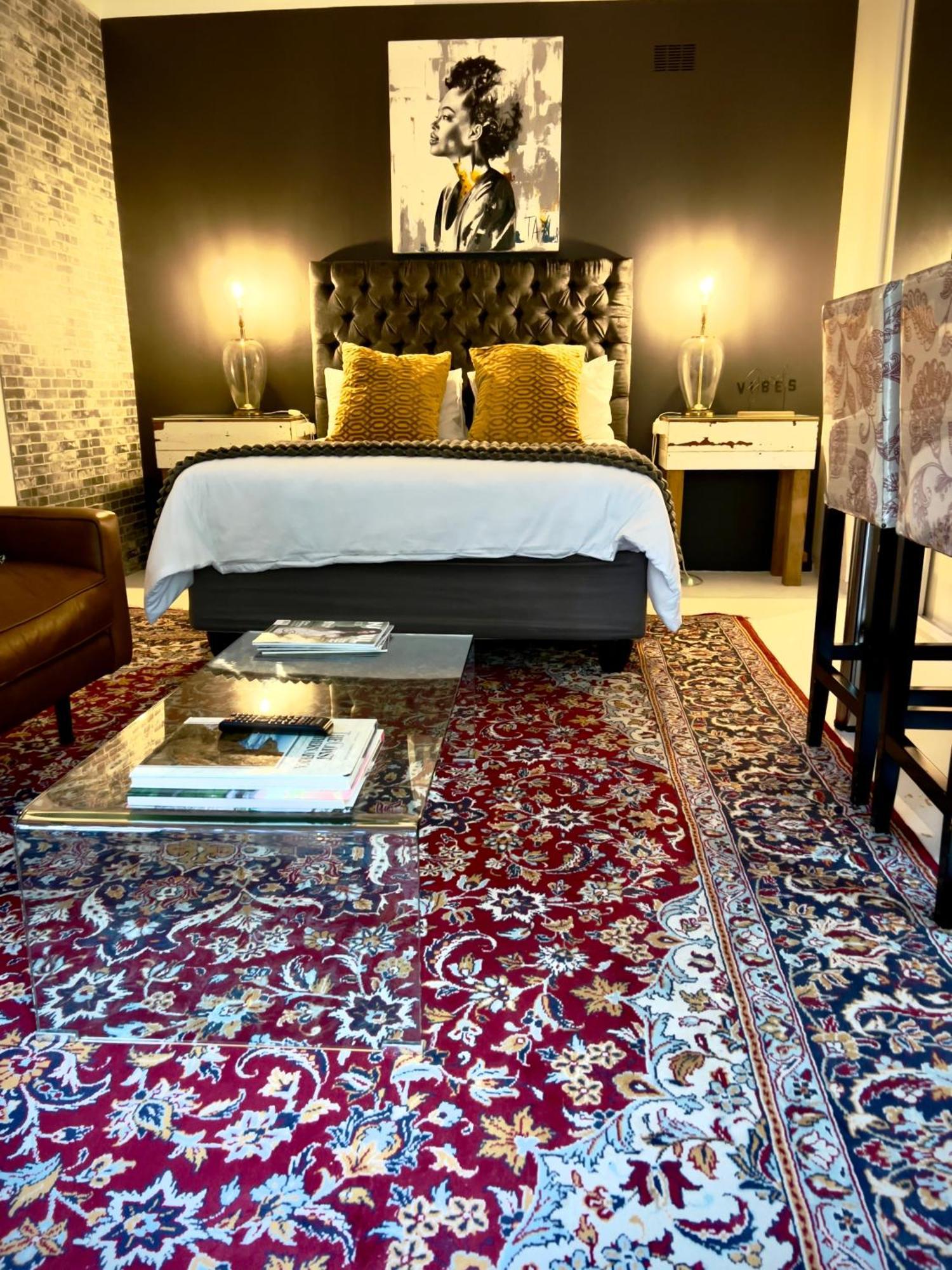 Art-Inspired Bedroom Close To Cbd Mossel Bay Exterior photo